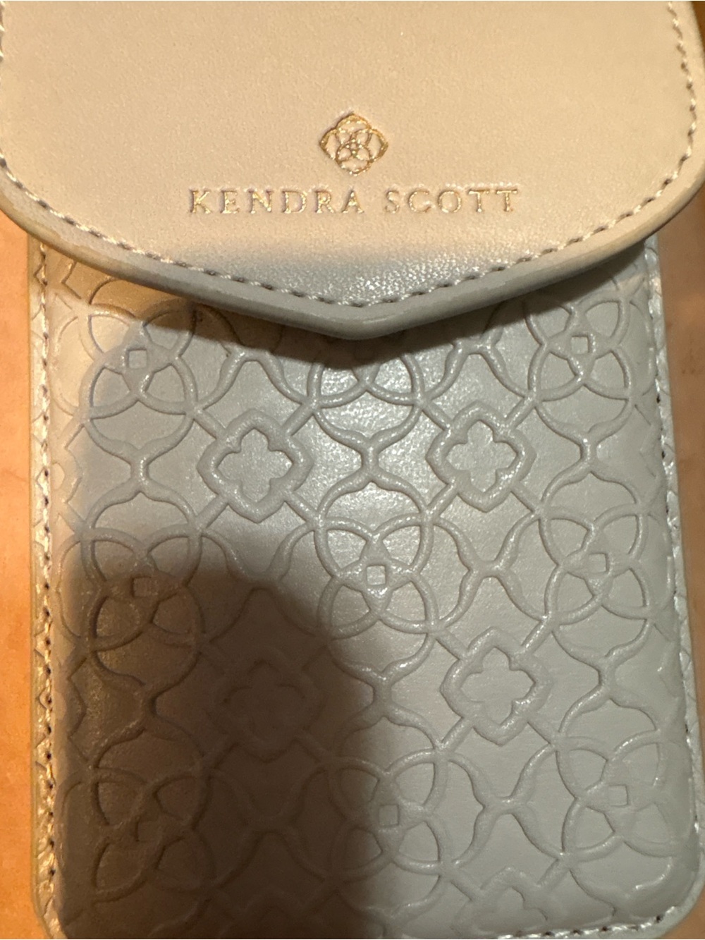 Kendra Scott Light Gray Embossed Leather Mini MagSafe cardholder